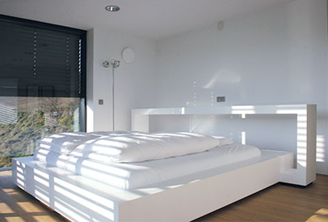 Weißes Design-Bett in LG-Hi Macs